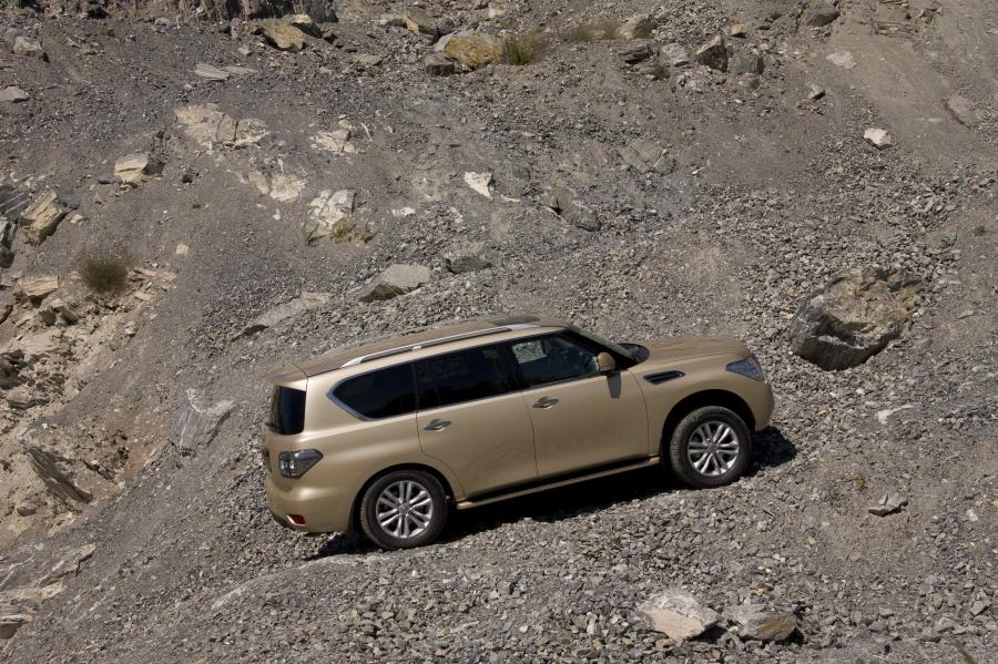  Nissan Patrol 2010 года  (фото 38 из 118)